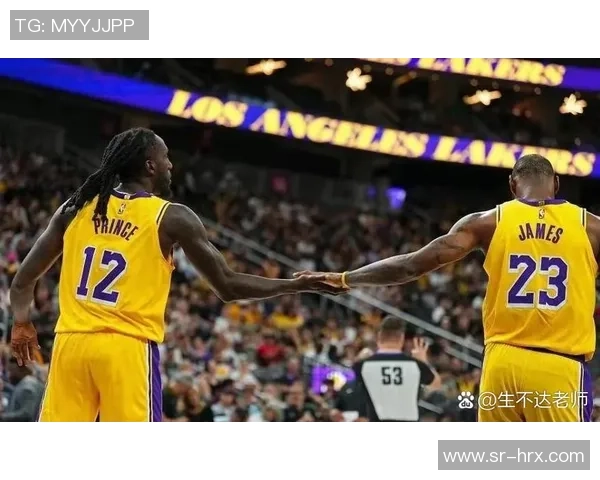 湖人对阵篮网的精彩对决引发球迷热潮全场座无虚席气氛火爆